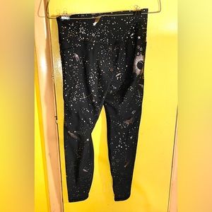Old Navy Elevate Athletic Leggings, Large, in Black/Rose Gold Celestial Pattern.